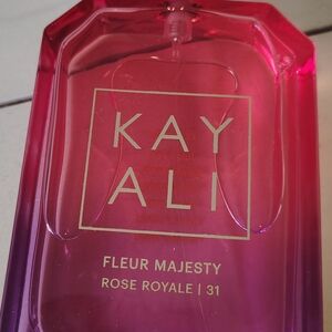 Kayali Fleur Majesty Perfume - Pink